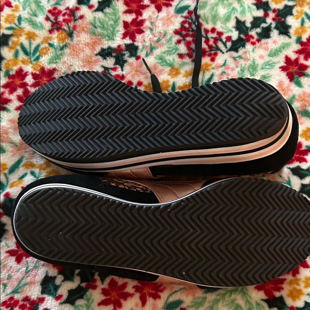 Puma Women's Black and Gold Leopard Sneakers - Picture 4 of 11